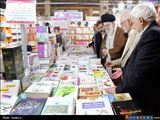 Верховный лидер Исламской революции посетил Тегеранскую книжную ярмарку